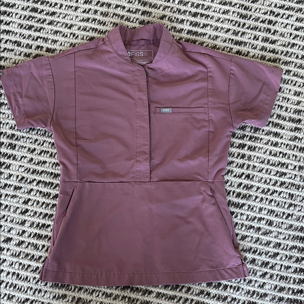 Figs scrub top